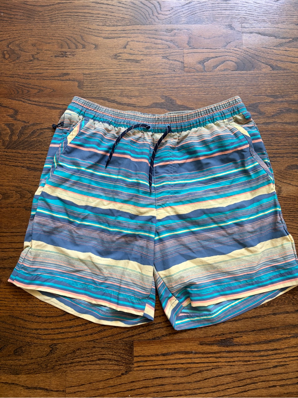 NWOT Columbia Summerdry Short in Bluestone Horizons Stripe
Size M
